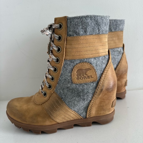 Sorel Joan Of Arc Lexie Wedge Boots Women Size 8.5 Tan Gray Leather Wool Lace Up - Picture 2 of 9